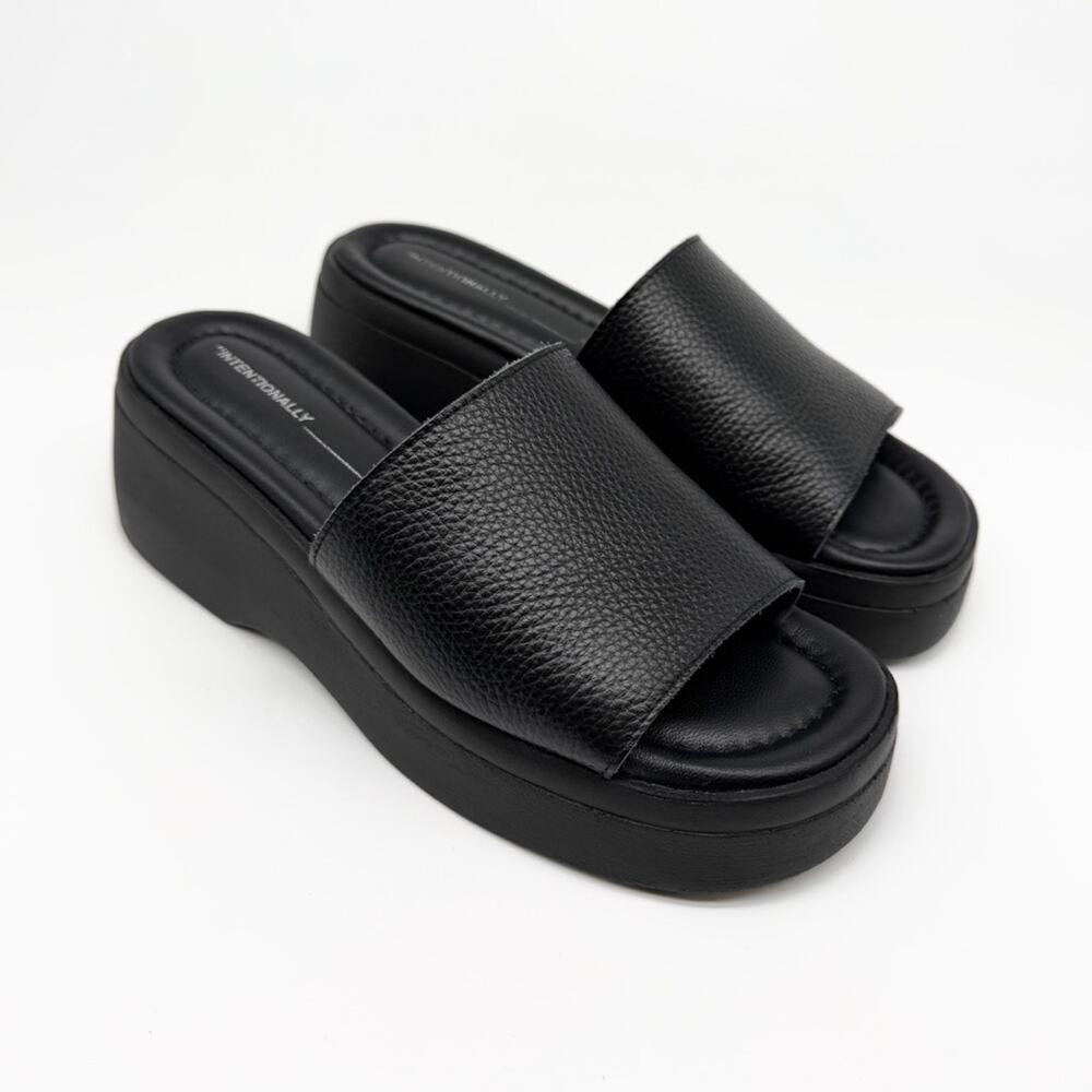 INTENTIONALLY BLANK Essex Platform Wedge Sandal Black Leather 39